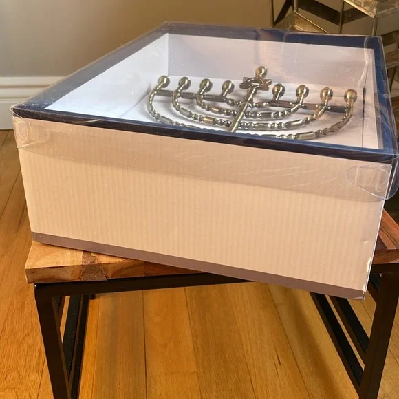 🕎Beautiful Metal Menorah 🕎 in gold tone ✨NEW IN BOX ✨ - Picture 12 of 13
